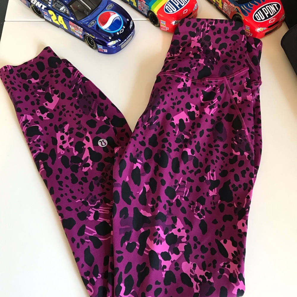 Lululemon Base Pace High-Rise Running Tight 25"Cheetah Camo Magenta Purp…